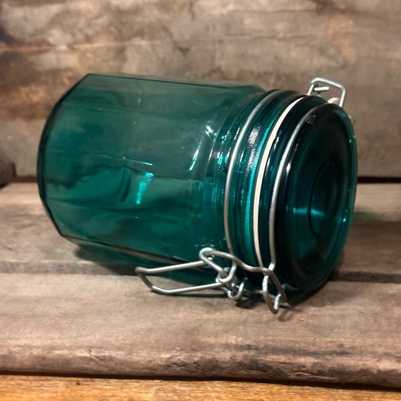 Vintage Teal Green Clamped Lidded Jar 5.75" tall and 4" wide Trigger and Bail - Picture 2 of 9